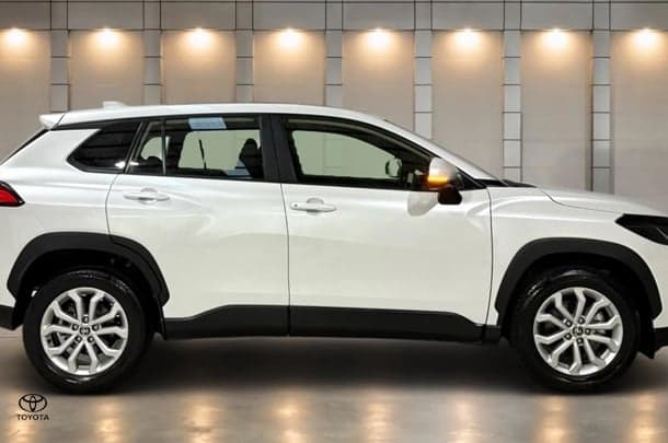2023 Toyota Corolla Cross GX in White