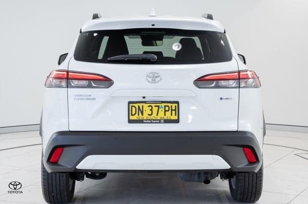 2025 Toyota Corolla Cross GXL in White