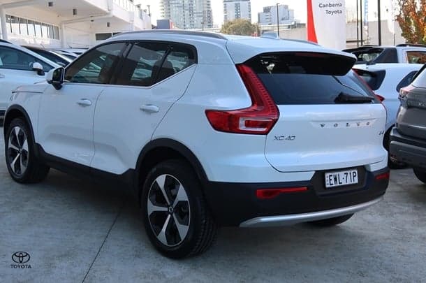 2022 Volvo XC40 Ultimate B4 Bright in White
