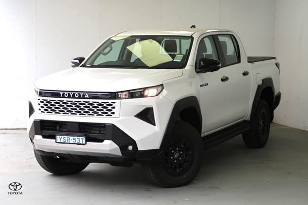2025 Toyota Hilux SR 48V in White