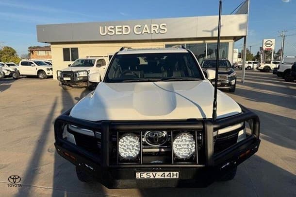 2022 Toyota Landcruiser VX in White