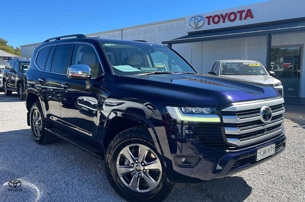 2022 Toyota Landcruiser Sahara in Blue