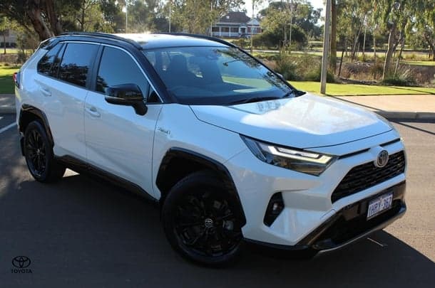 2022 Toyota RAV4 XSE in White