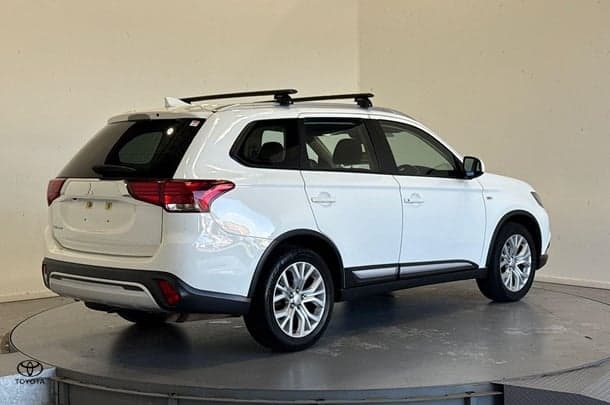 2019 Mitsubishi Outlander ES in White