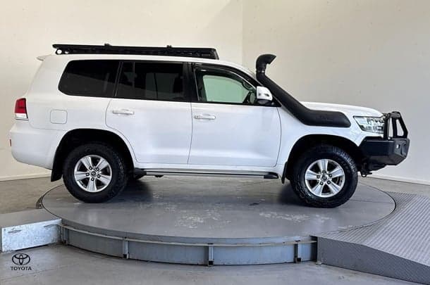 2020 Toyota Landcruiser GXL in White