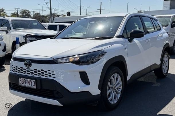 2025 Toyota Corolla Cross GX in White