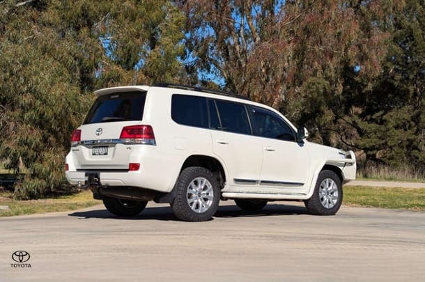 2019 Toyota Landcruiser Sahara in White