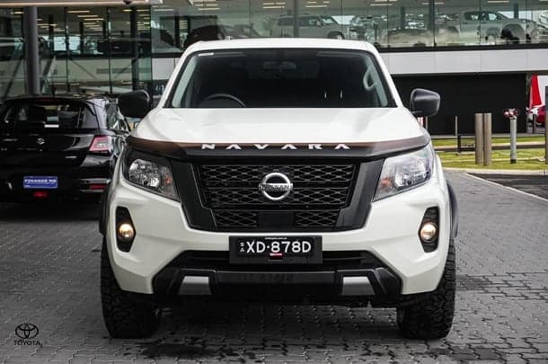 2022 Nissan Navara SL in White