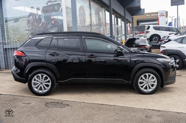 2022 Toyota Corolla Cross GXL in Black