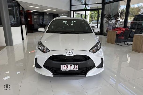 2022 Toyota Yaris Ascent Sport in White