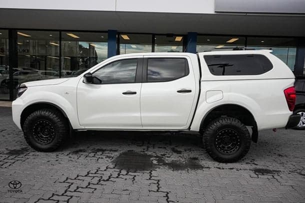 2022 Nissan Navara SL in White