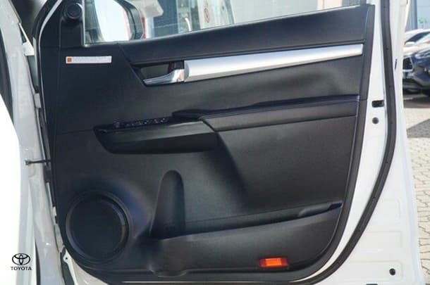 2015 Toyota Hilux SR5 in White