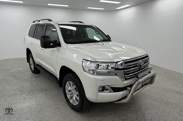 2020 Toyota Landcruiser VX in White