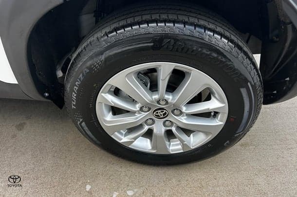 2022 Toyota Yaris Cross GXL in White