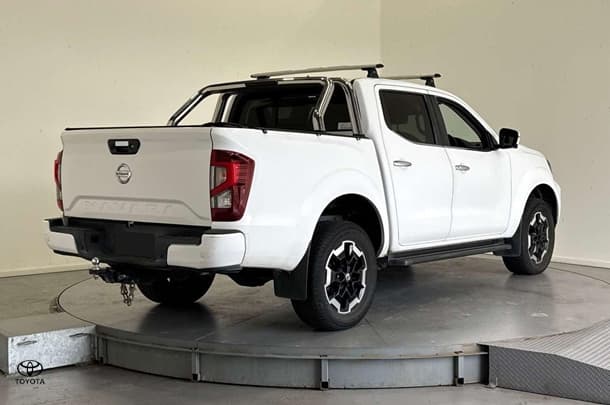 2021 Nissan Navara ST-X in White