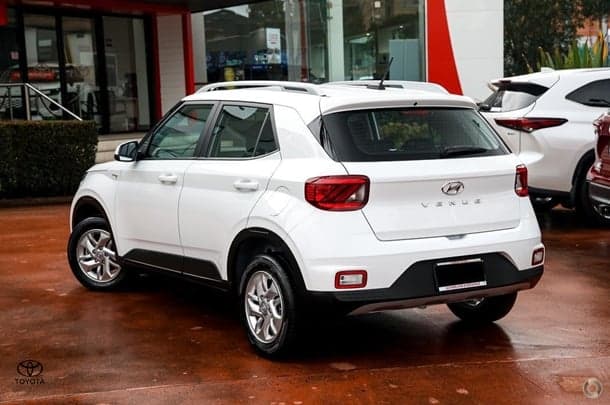 2025 Hyundai Venue Base in Polar White
