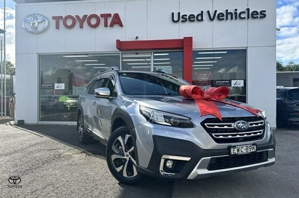 2022 Subaru Outback AWD Touring in Silver