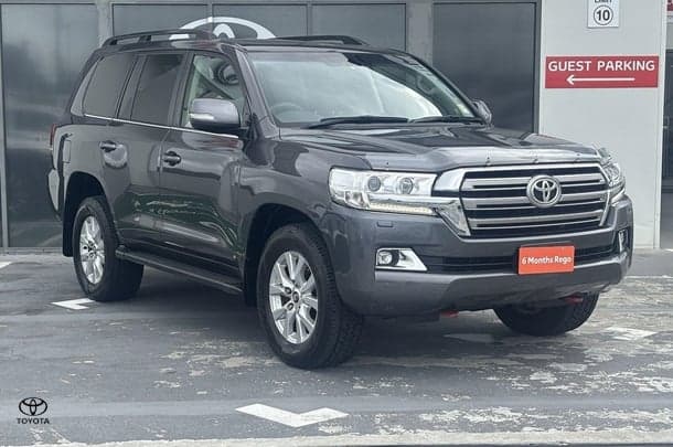 2017 Toyota Landcruiser VX in Silver