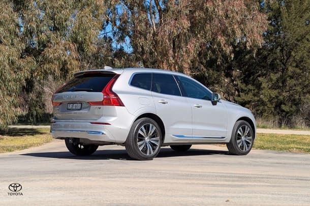 2023 Volvo XC60 Ultimate B5 Bright in Silver