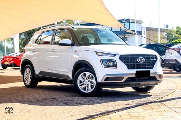 2025 Hyundai Venue Base in Polar White