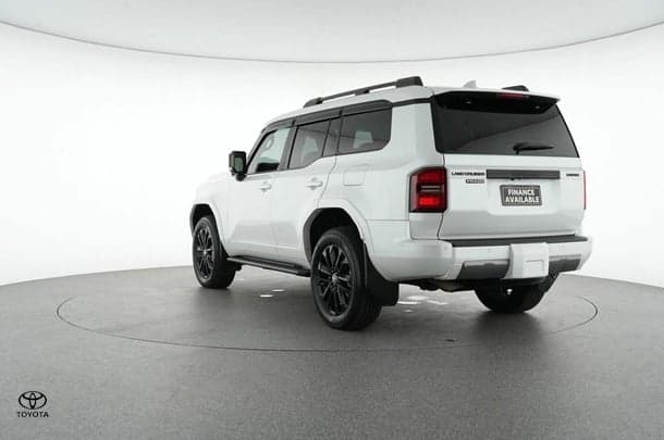 2025 Toyota Landcruiser Prado Kakadu in White