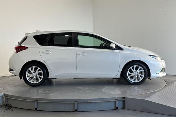 2015 Toyota Corolla Ascent Sport in White
