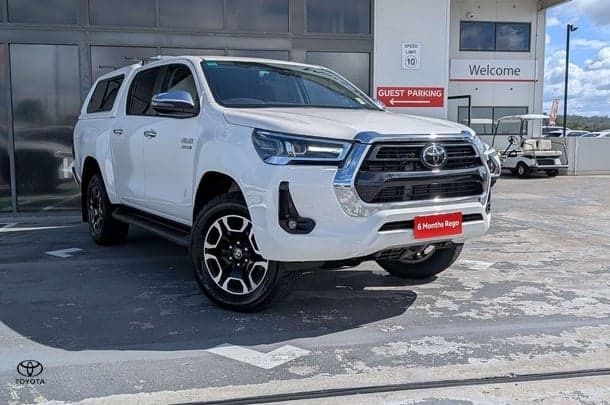 2021 Toyota Hilux SR5 in White