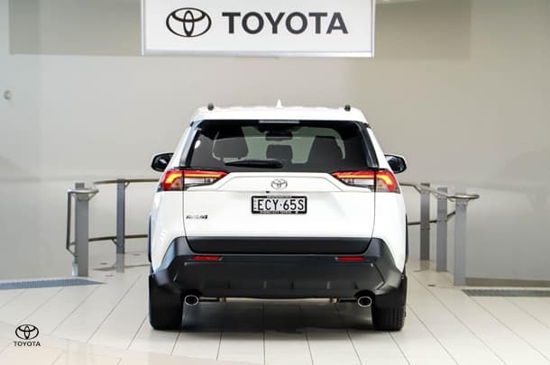 2019 Toyota RAV4 GXL in White