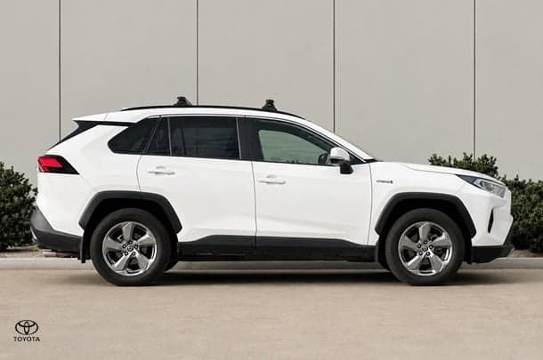2021 Toyota RAV4 GXL in White