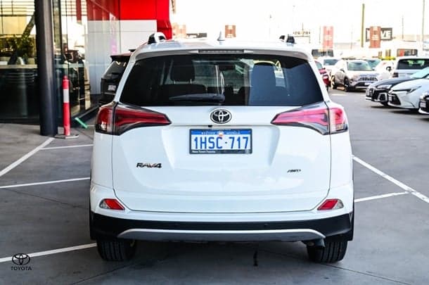 2018 Toyota RAV4 GXL in White