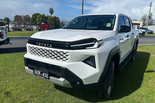 2025 Toyota Hilux SR5 48V in White