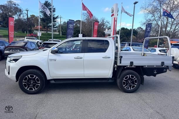 2020 Toyota Hilux SR5 in White