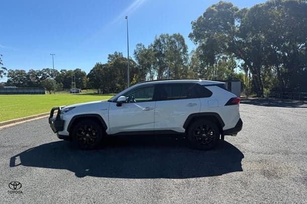 2022 Toyota RAV4 Cruiser in White