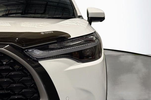 2022 Toyota Corolla Cross GXL in White