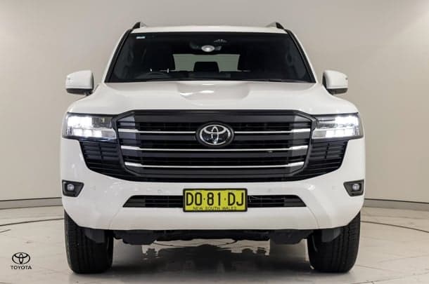 2025 Toyota Landcruiser GXL in White