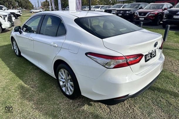 2018 Toyota Camry Ascent in White