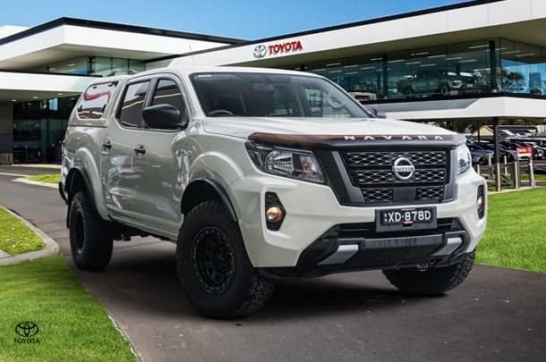 2022 Nissan Navara SL in White