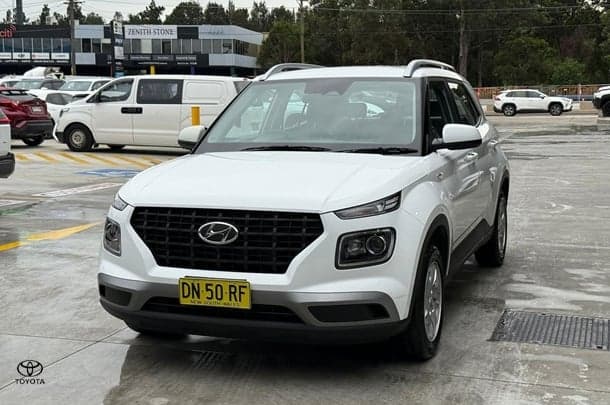 2025 Hyundai Venue Base in Atlas White