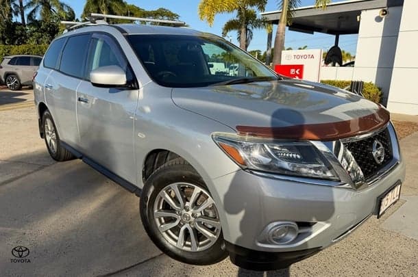 2013 Nissan Pathfinder ST in Silver
