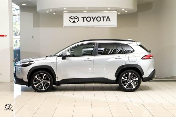 2024 Toyota Corolla Cross Atmos in Silver