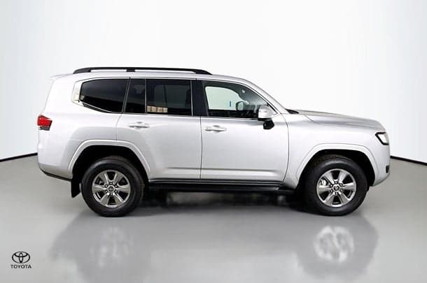 2025 Toyota Landcruiser VX in Silver