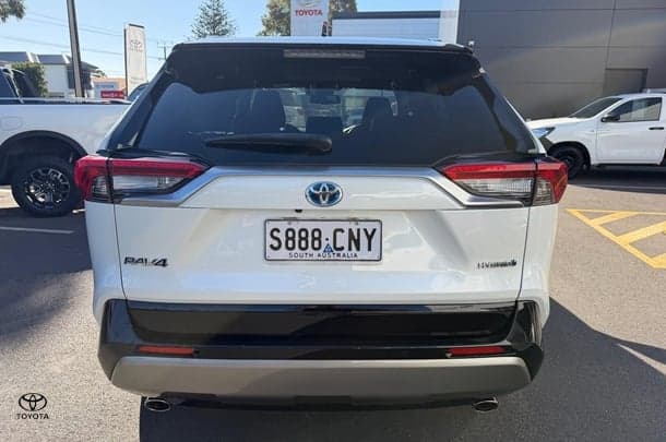 2022 Toyota RAV4 XSE (2WD) in Two Tone White