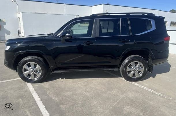 2024 Toyota Landcruiser VX in Black