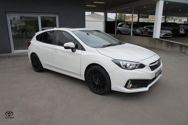 2021 Subaru Impreza 2.0i Premium in White