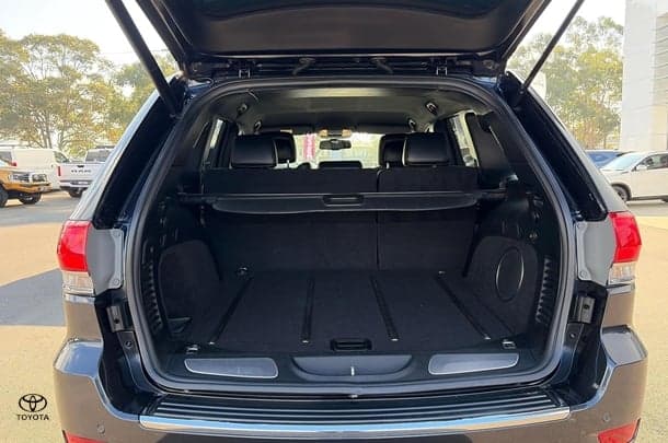 2013 Jeep Grand Cherokee Limited in Grey