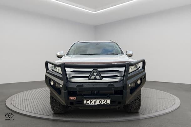 2020 Mitsubishi Pajero Sport Exceed in White