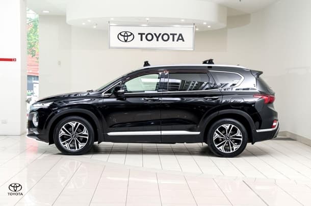 2020 Hyundai Santa Fe Highlander in Black