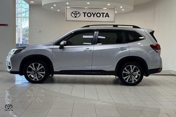 2018 Subaru Forester 2.5i Premium in Silver