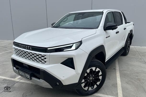 2025 Toyota Hilux SR5 48V in White