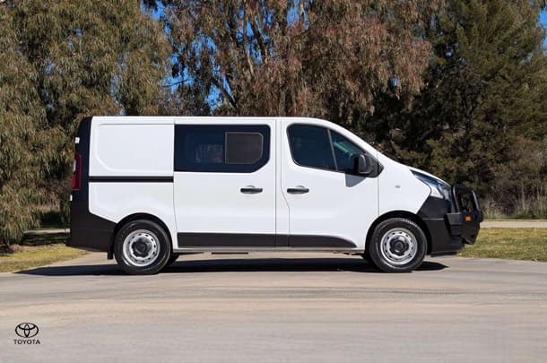 2022 Mitsubishi Express GLX in White